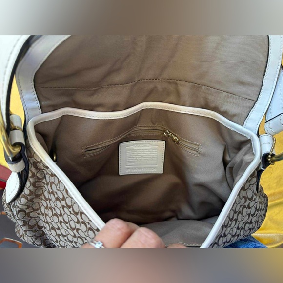 Y2KCoach Signature Canvas Shoulder Bag with Taupe Leather Trim and Gold Hardware - Picture 6 of 6